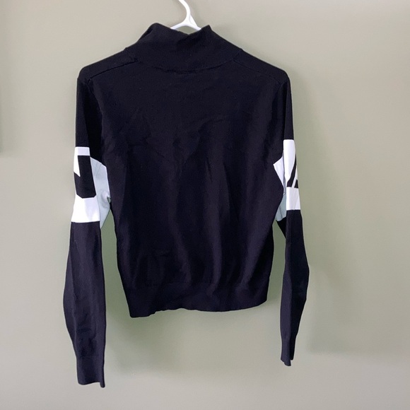 H&M Black and White V-Neck Sweater Sporty Knit - Picture 5 of 11